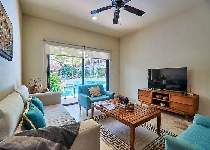 Zen Oasis Swim Up Pool W Tiki Hut Bar + Gym Apartment *